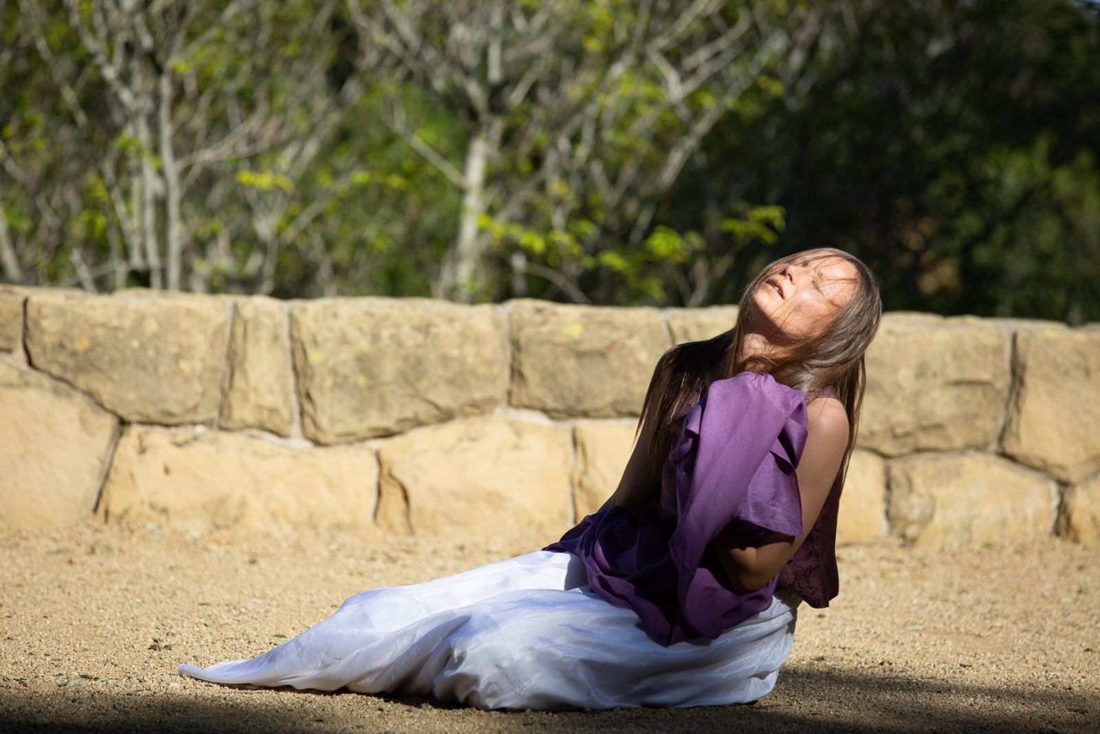 Figures 1 and 2. Meri Takkinen, dancing in an outdoor amphitheater in Santa Barbara, CA. Photos by Kenji Fukudome.